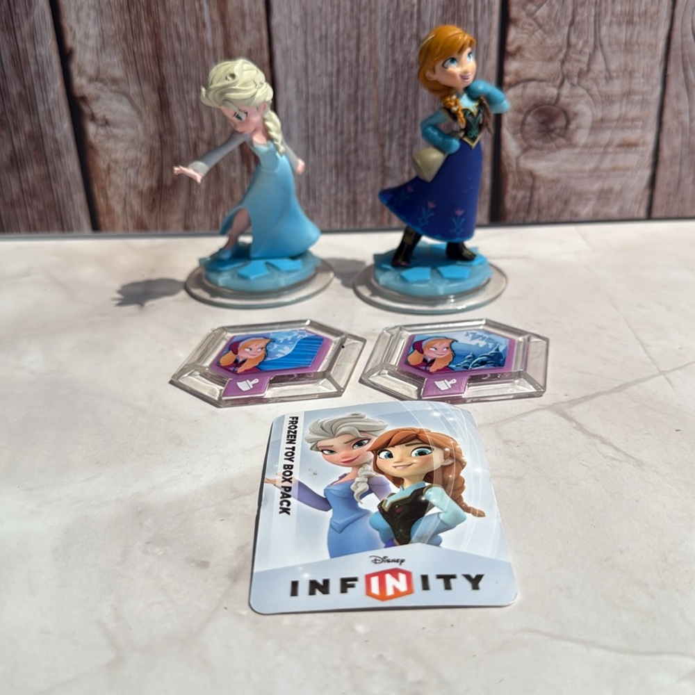 Disney Infinity Frozen Elsa and Anna Figures - Blue and Purple